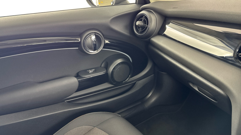 MINI Hatchback 1.5 Cooper Classic 3dr Auto Petrol Hatchback